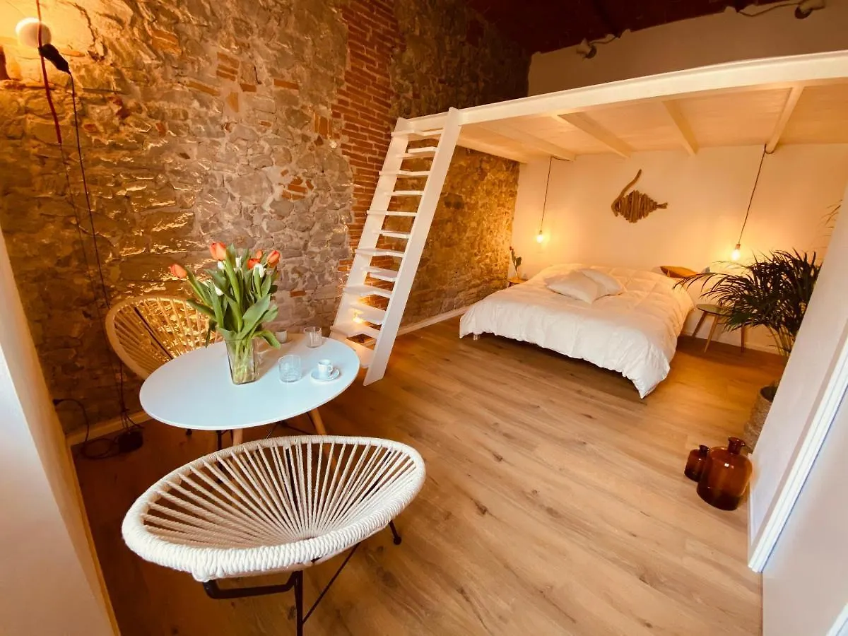 Civiconovantatre - New B&B San Vincenzo 0*,  Itália