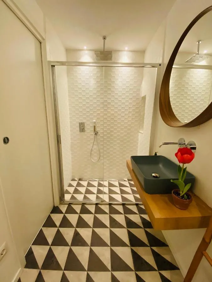 Civiconovantatre - New B&B San Vincenzo 0*,
